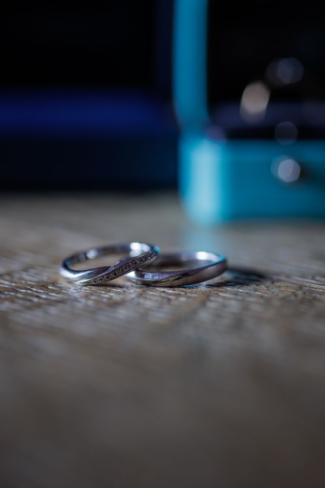 斜めにダイヤモンドが入っているデザインが気に入りました。