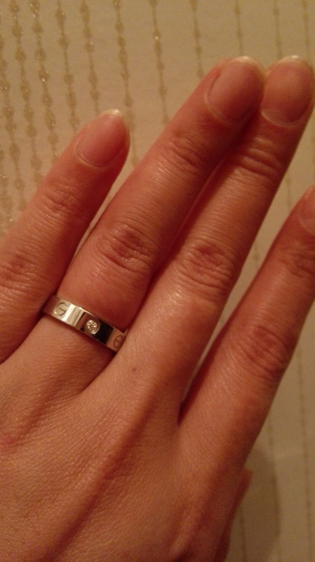 埋め込みタイプのダイヤがワンポイント