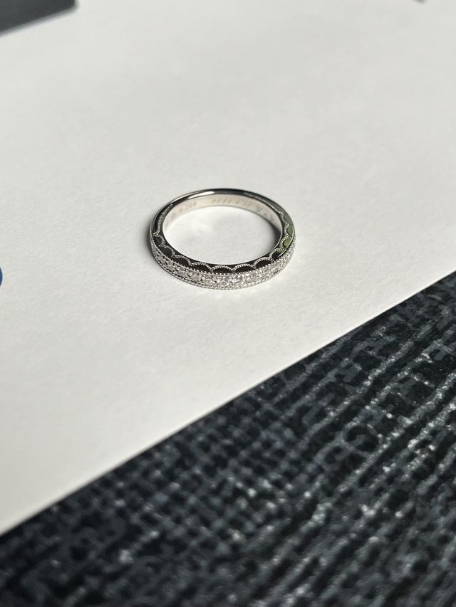 ハーフエタニティリングです