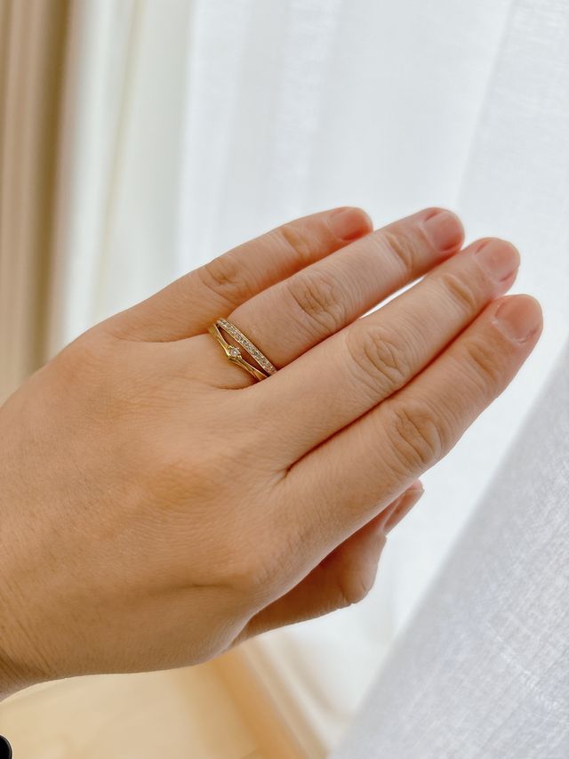 ハーフエタニティリングもゲットして重ね付けも可愛いです。