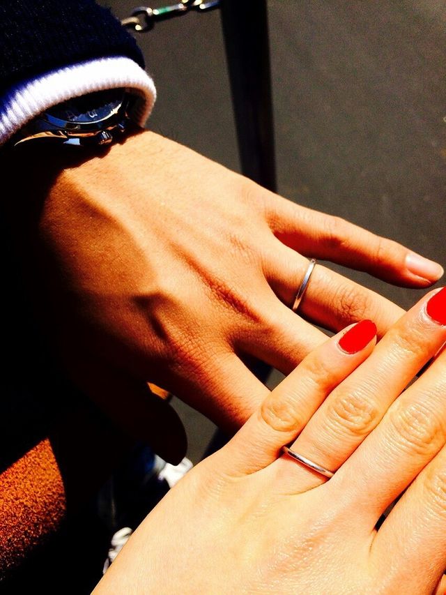 プラチナリング。指輪の裏側にイニシャルや石が入れられます。