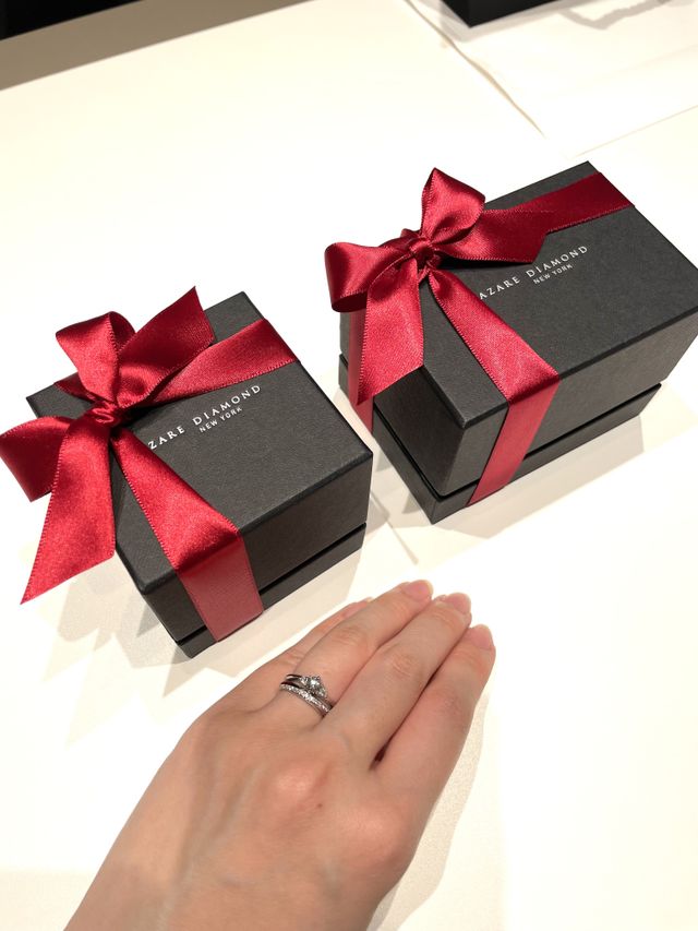 婚約指輪と結婚指輪です。