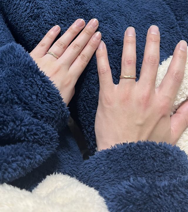 2人で指輪をつけてとった写真です。