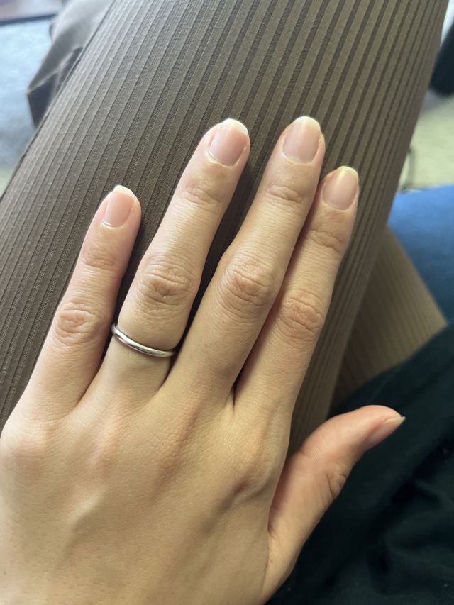 見た目はシンプルで
細めで着け心地が良く
気に入っています、