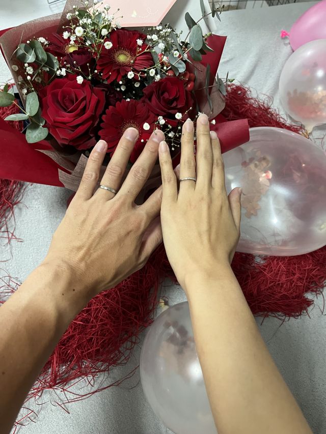 男性3mm、女性2mmのどちらもストレートタイプのリングです