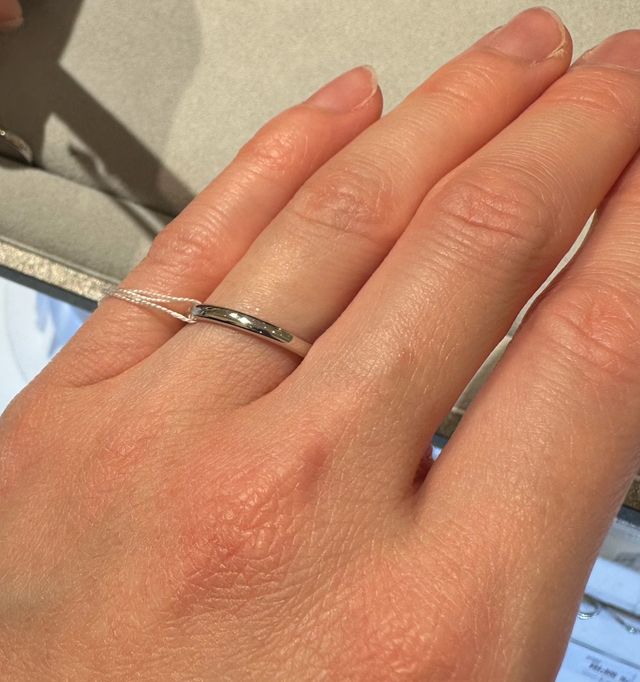石なしのシンプルな結婚指輪です