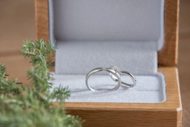 手を繋いでいるようなイメージで制作をお願いしました