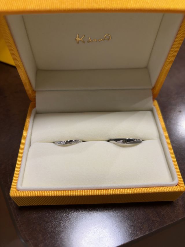 右&rarr;男用12号
左&rarr;女性用5号