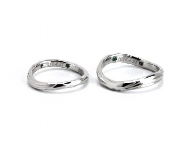 3本ラインに槌目模様のデザイン♡