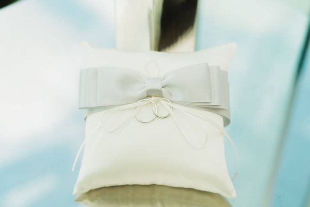 結婚式で使われたリングピローと結婚指輪