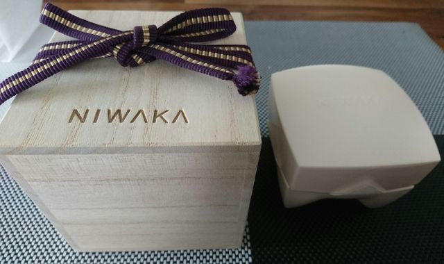 陶器の入れ物に入れてくれます。