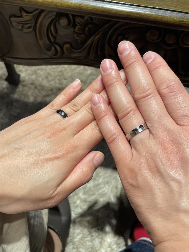 鍛造製法で鍛えあげられた黒い光を放つ最高の指輪