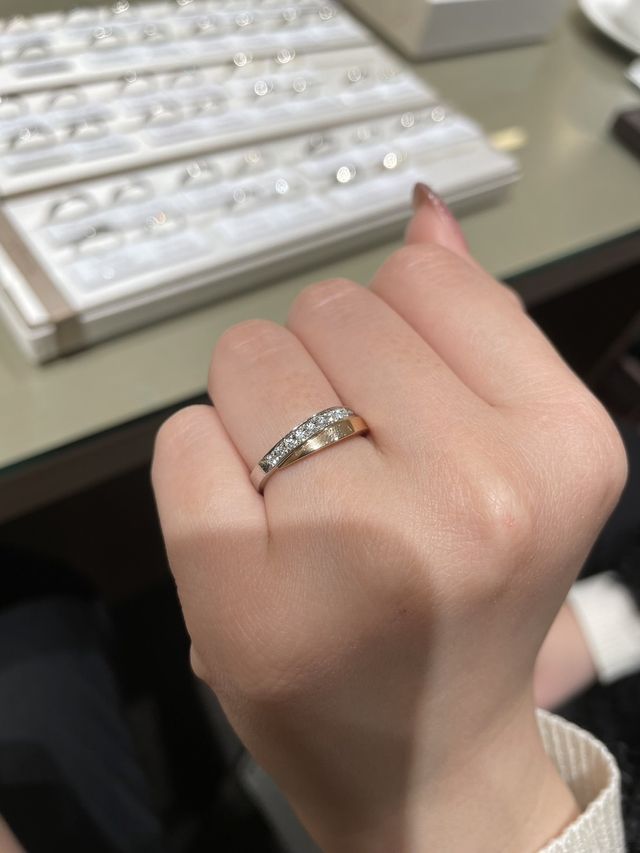 女性用アサール
着用はゴールドとのコラボ