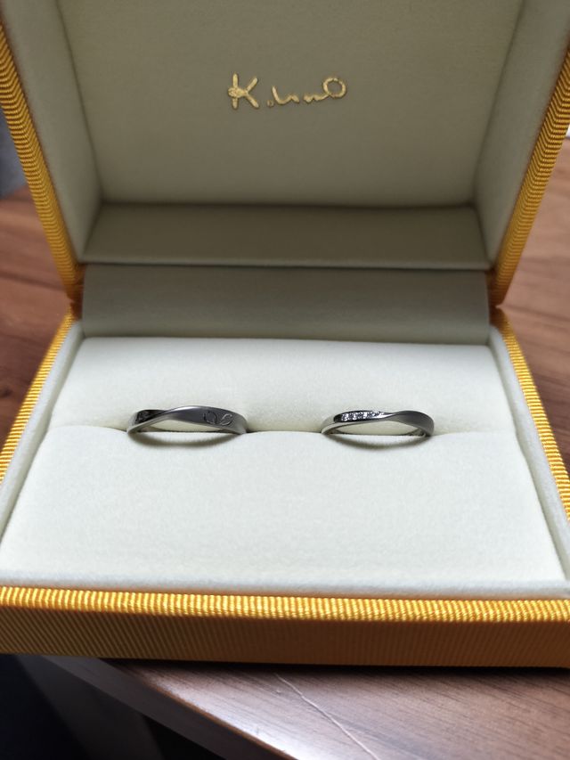 半分つや消し加工
メンズの方は桜の花びらを刻印