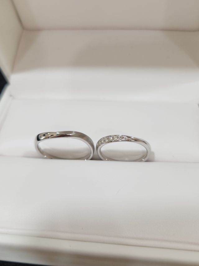 シンプルで長く使えるデザインの、結婚指輪