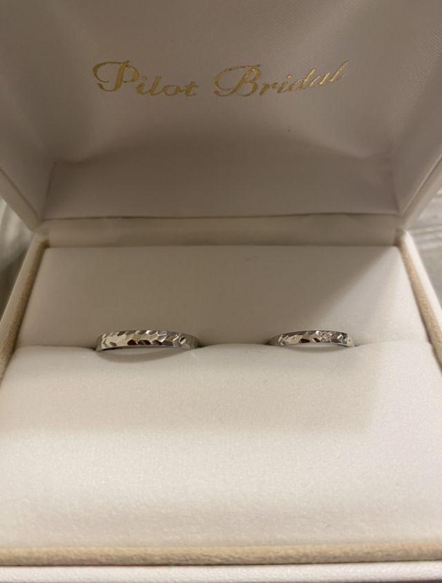 購入時の箱に入った状態です。
カッティングがおしゃれです。