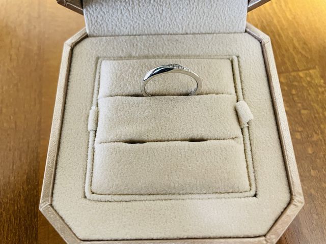 ボックスに入った状態の結婚指輪です。
