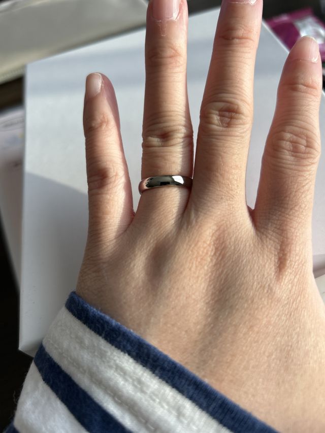 旦那とお揃いで、内側がイエローゴールドです。