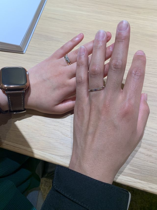 今回購入した指輪はシンプルなデザインの商品を選びました。