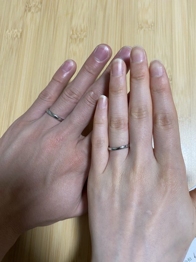 とにかくシンプルな指輪、つけ心地の良さにも満足です