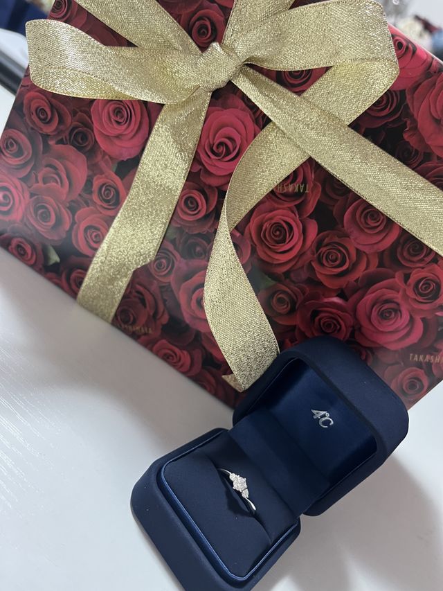 ダイヤの大きさやバランスを考え選んでくれました。