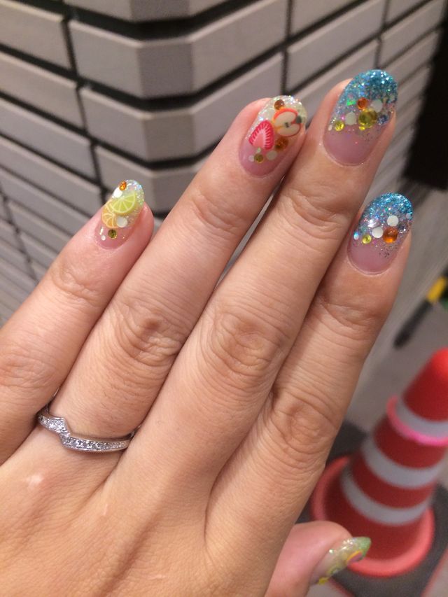 ネイルをフルーツにしてポップな印象に☆