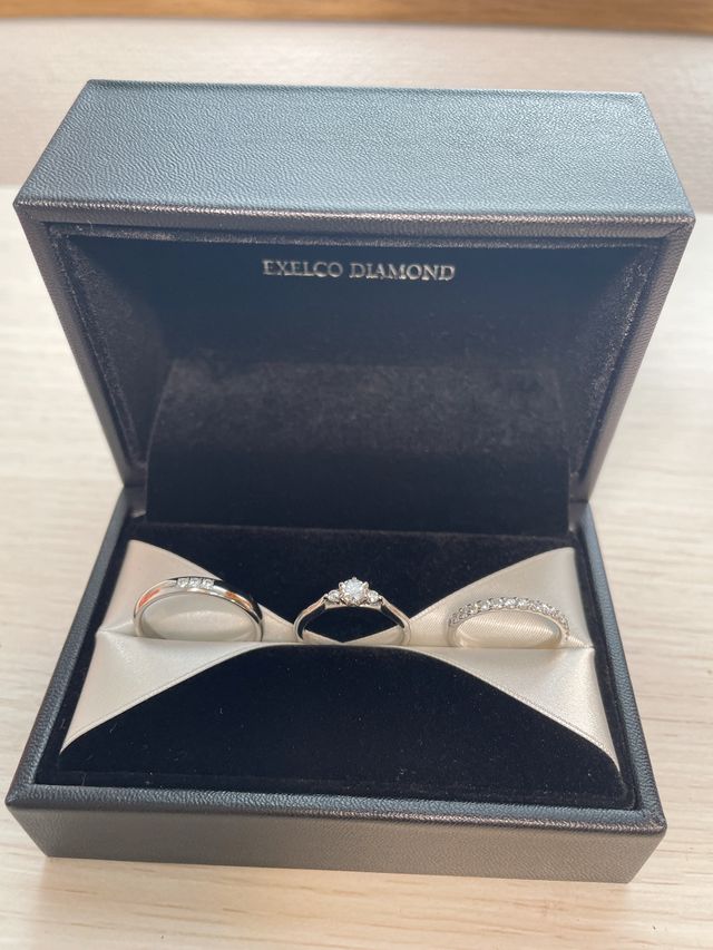 結婚指輪はハーフエタニティにしました。