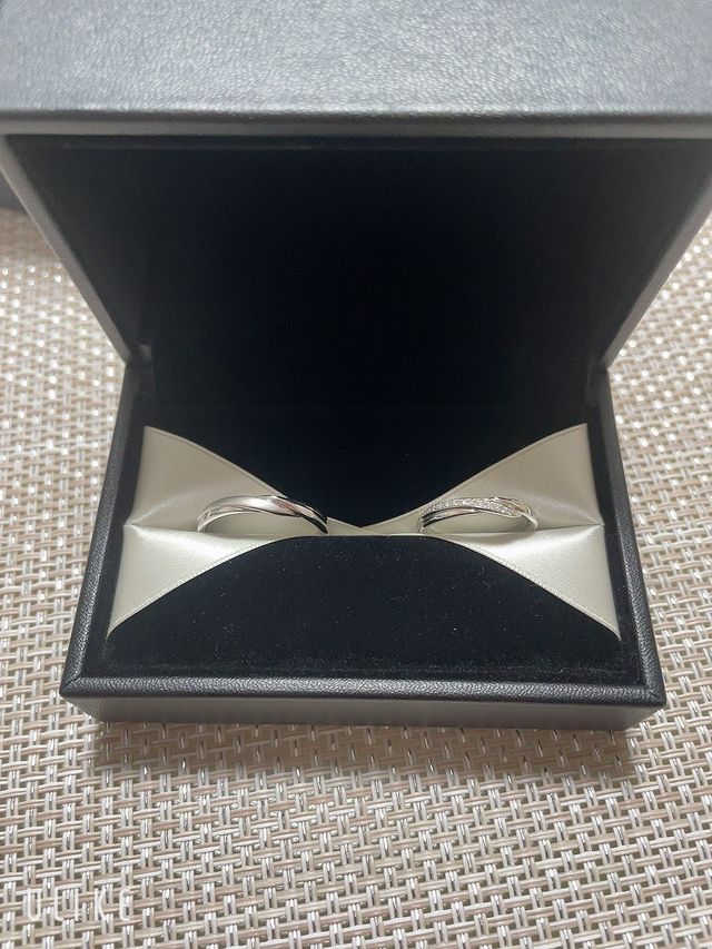 購入して、受け取りした時に撮った指輪の写真です。