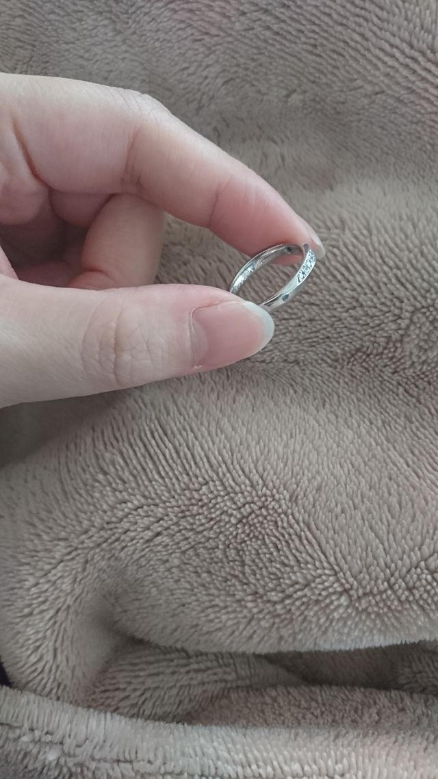 サファイヤを入れて頂きました。私はブルー、夫はピンク。