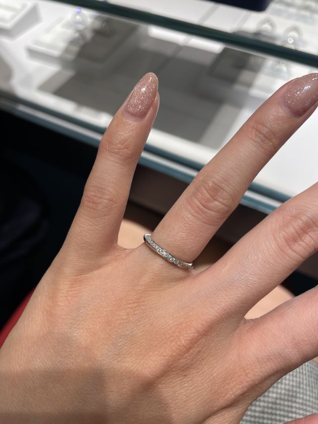 ストレートなデザインでシンプルかつキラキラで可愛いです