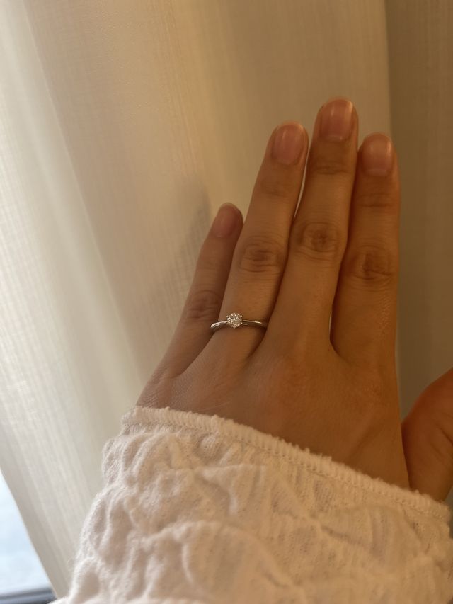 購入した婚約指輪です。