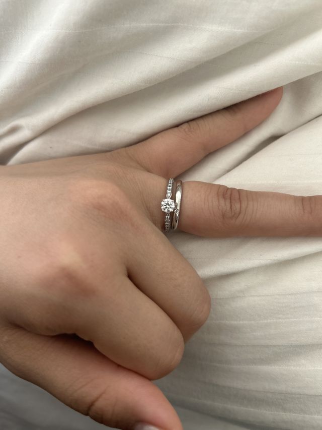婚約指輪にマッチする指輪を探しました。
