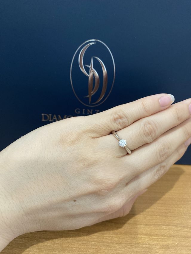 指輪着用中の写真