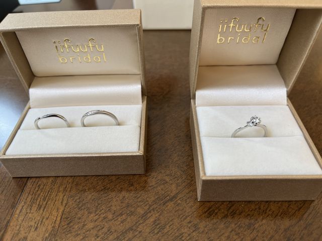 完成した婚約指輪と結婚指輪