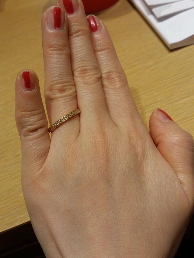 ゴールドにキラキラがとても可愛い！