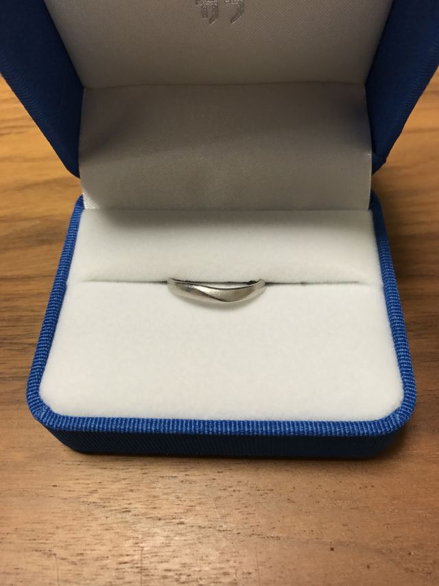 マリッジリング、全体をつや消ししてもらいました。