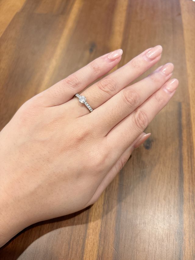 光が当たるとさらにキラキラです