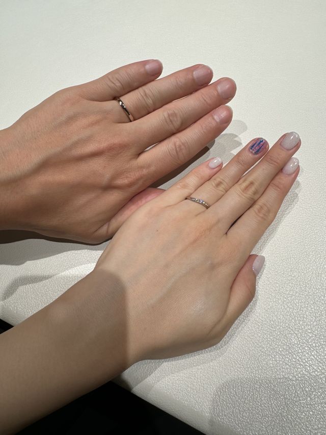 出来上がった指輪を付けて撮った初めての写真