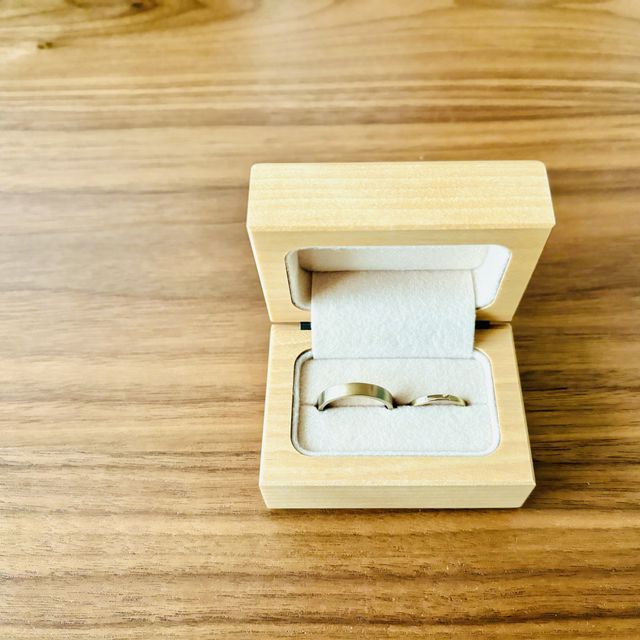 平打ちでシンプルにしつつコンビスタイルと鏡面でアクセントを