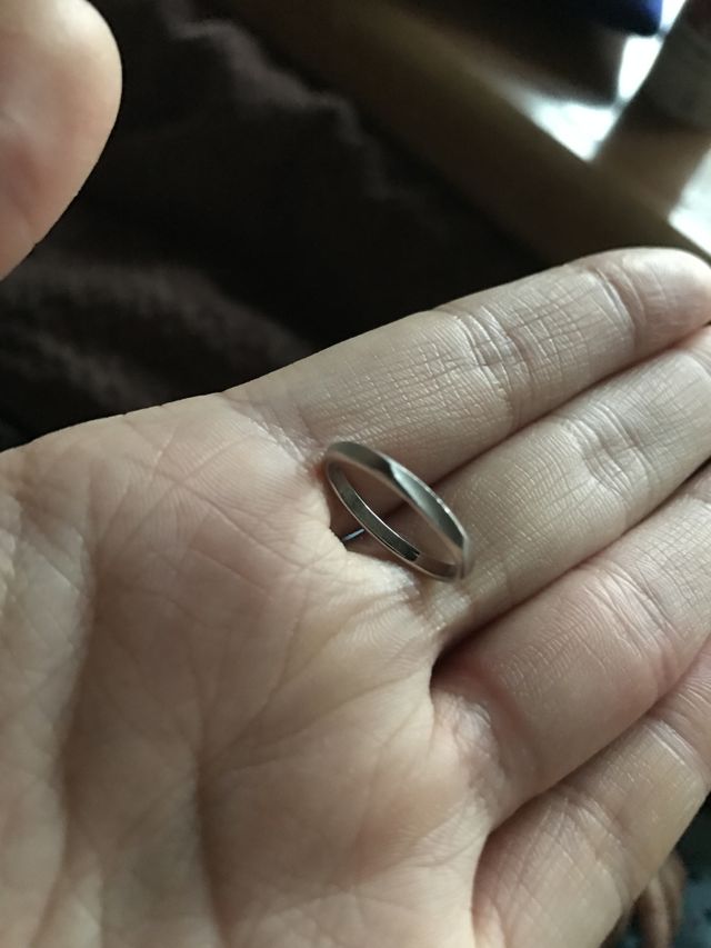 つや消し加工がされているのでマットな質感です。