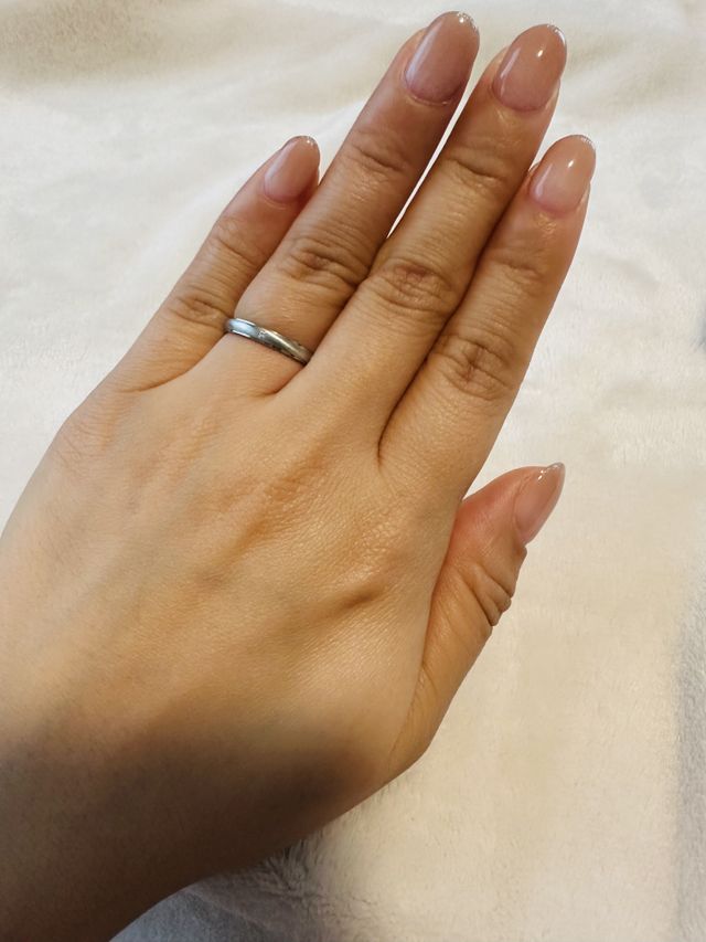 指輪がちょうどいい太さで、付け心地がとてもいいです。