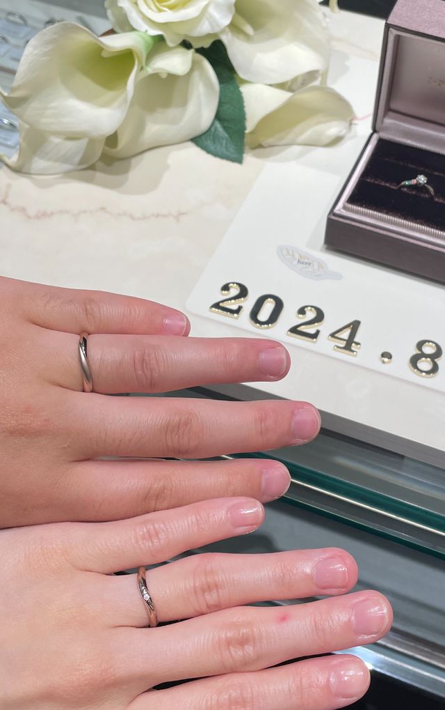 指が綺麗に見えるデザイン。
ダイヤ一つがポイント。