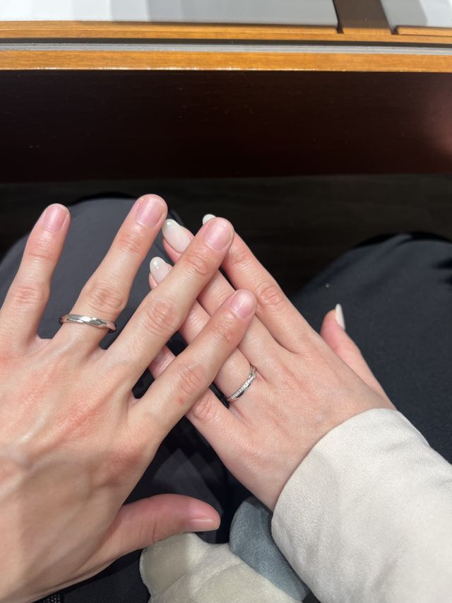 2人の手の重なり具合がGoodです！