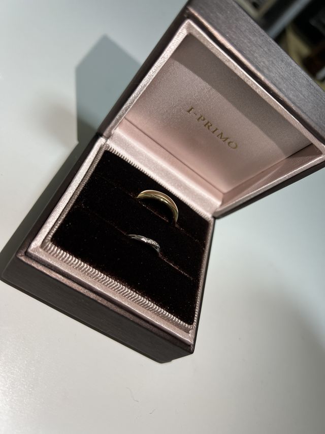 私はルキナで彼はゴールドにしました！シンプルなデザインです！