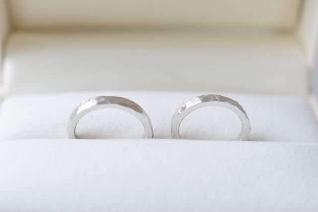 左が主人で、右が私の指輪です。
