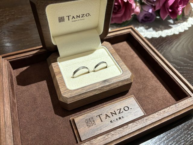 フルオーダーした結婚指輪です。
