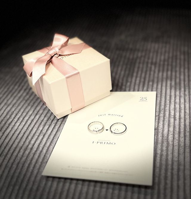 上下を反転させると2種類の着け方を楽しめるラインメレリング。