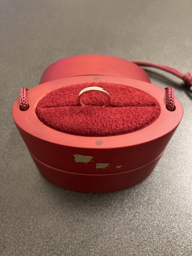 ひなというブランドの八重桜という指輪になります。