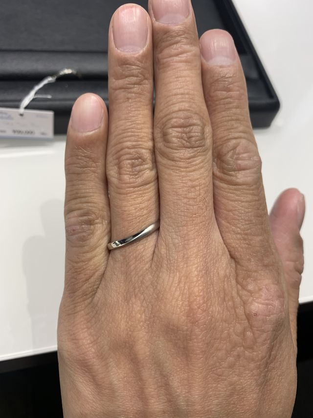 指輪を装着した時の写真