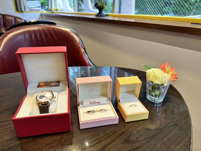 腕時計
結婚指輪
婚約指輪